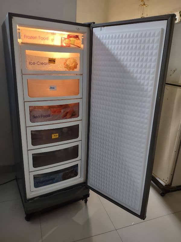Dawlance Vertical Deep Freezer 3