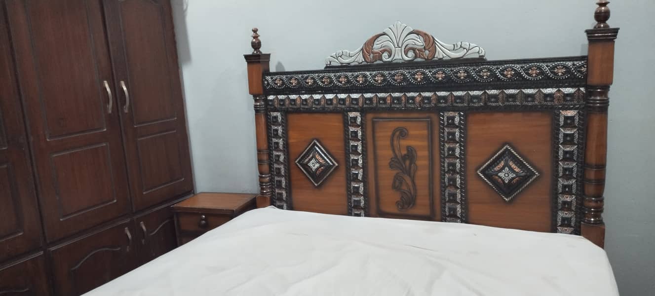 King-size Bed with dress table and side tables 8