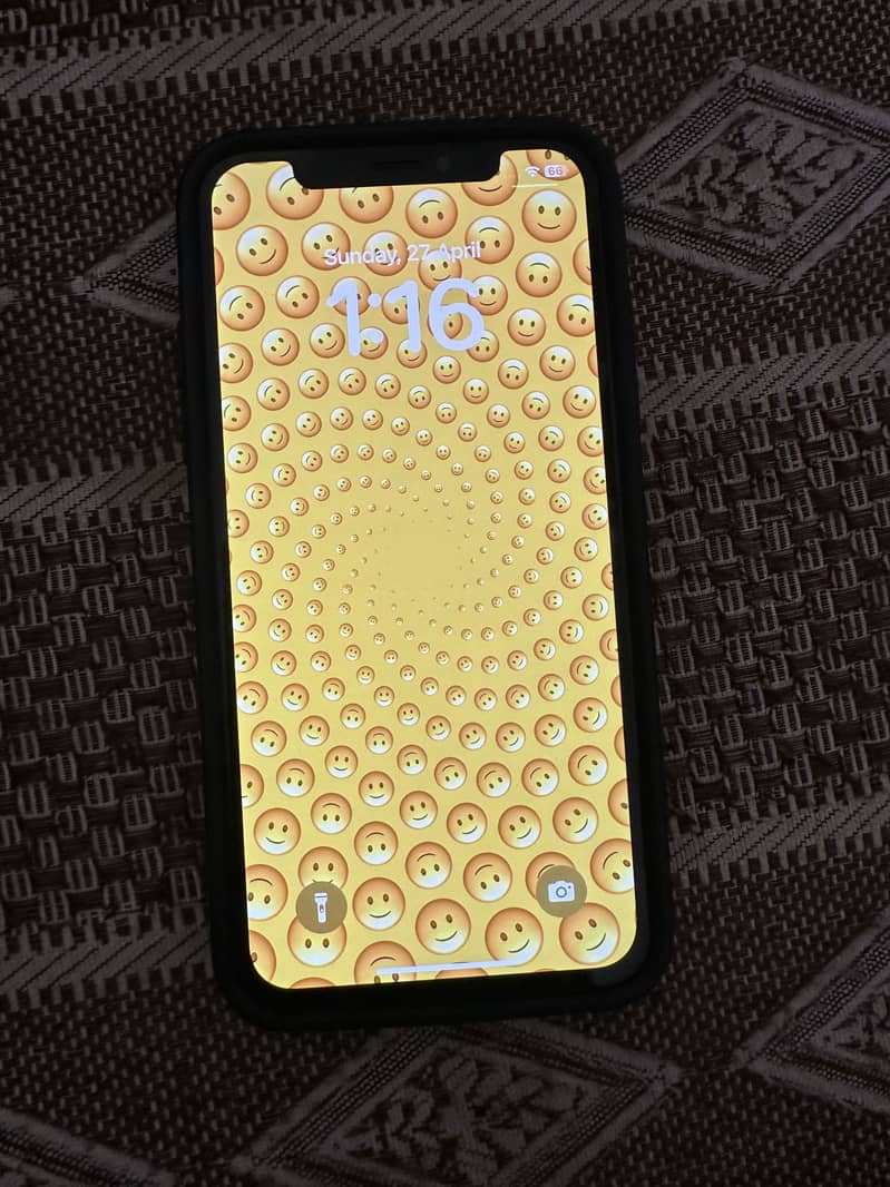 iPhone Xs 256GB Non PTA Factory Unlock 3