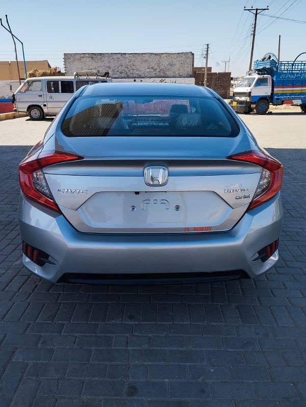 Honda Civic Oriel 2018 4