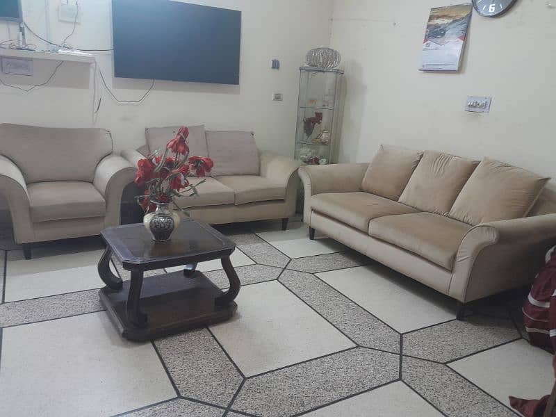 Used and imported comfy Sofa Set 1