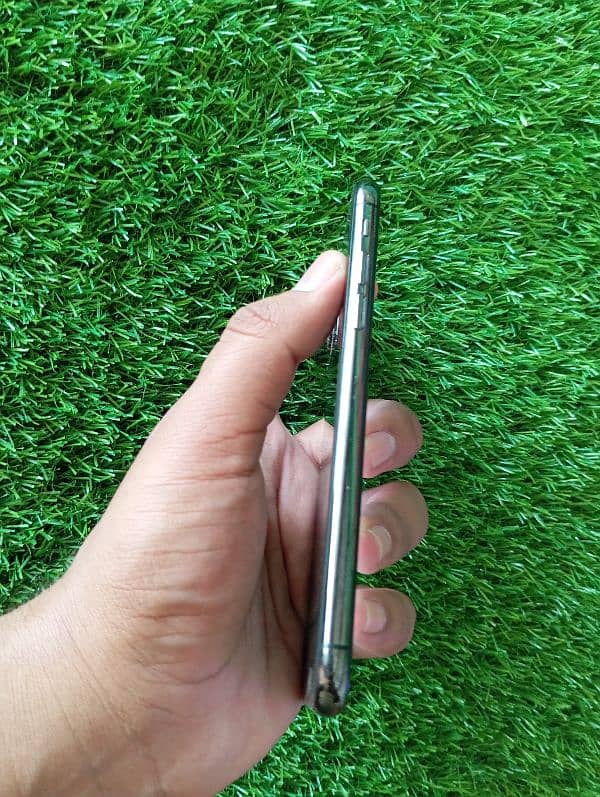 iPhone XS 3