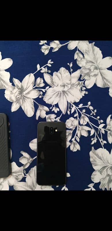 Samsung j6 plus 4/64 with charger 1