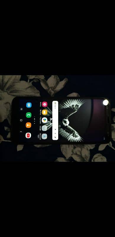 Samsung j6 plus 4/64 with charger 4