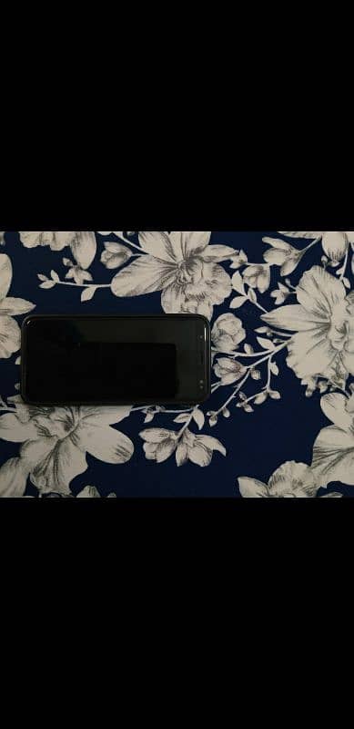 Samsung j6 plus 4/64 with charger 8