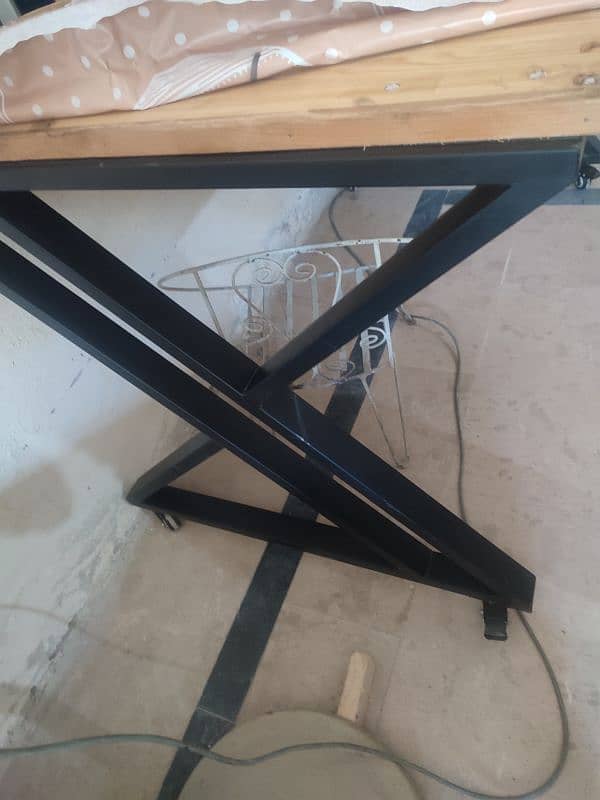 Computer or office chair and table 2