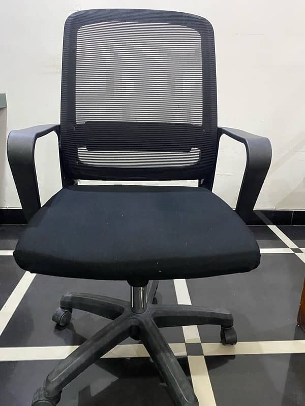 Comfortable Mesh Office Chair with Wheels – Good Condition 1