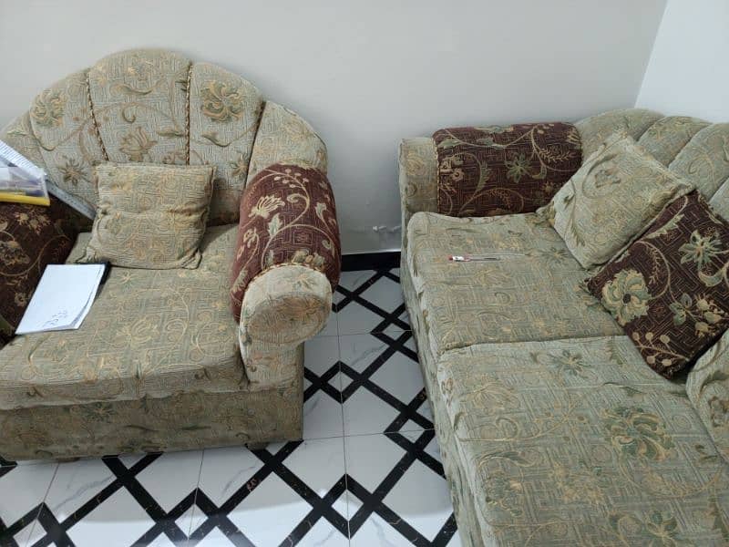 5seater sofa set . very good condition. 2