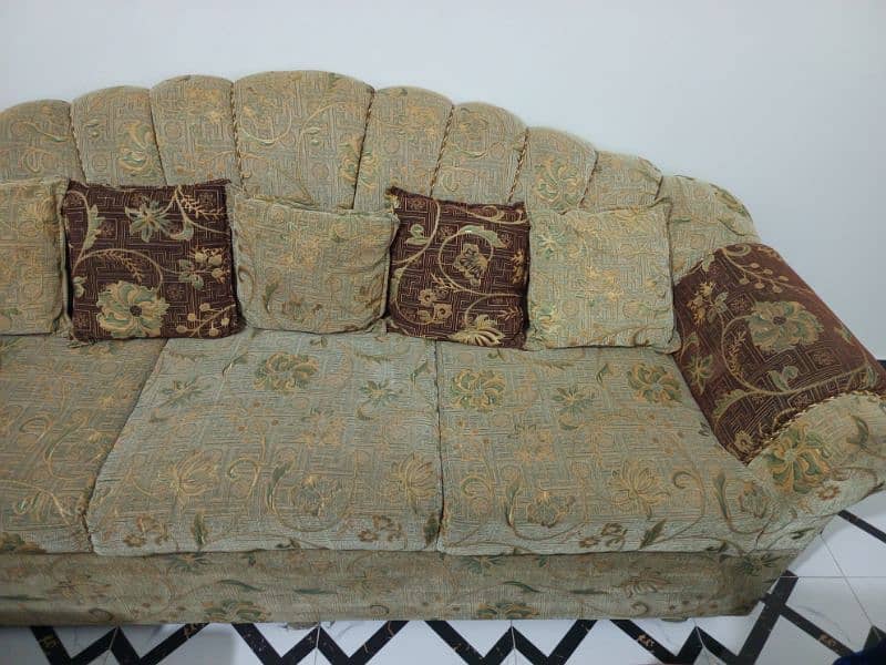 5seater sofa set . very good condition. 3