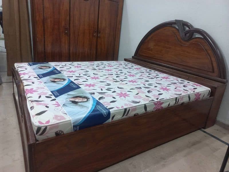 bed with mattress 0