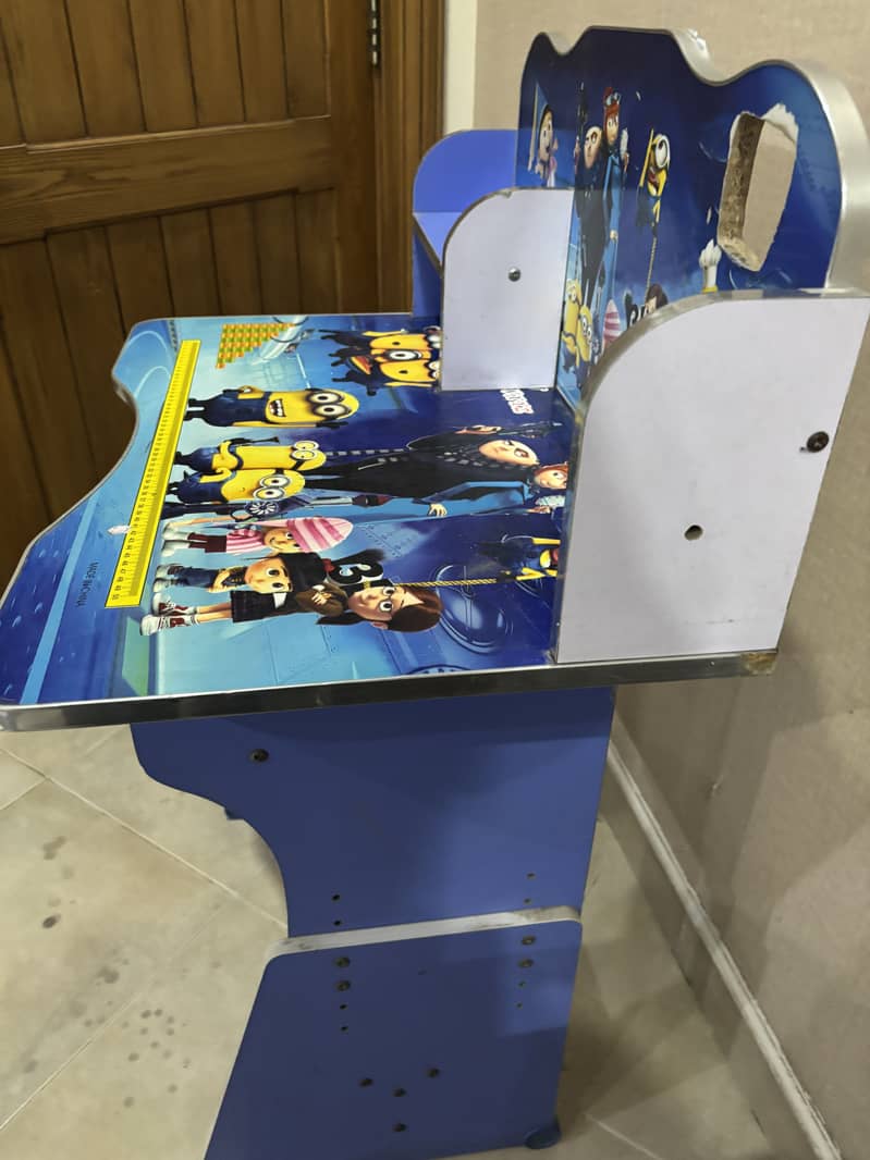 Minions Studing Table & Chair 3