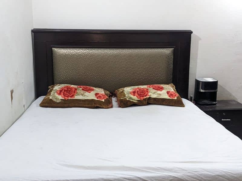 home furniture for sale bed,side table, chester 0