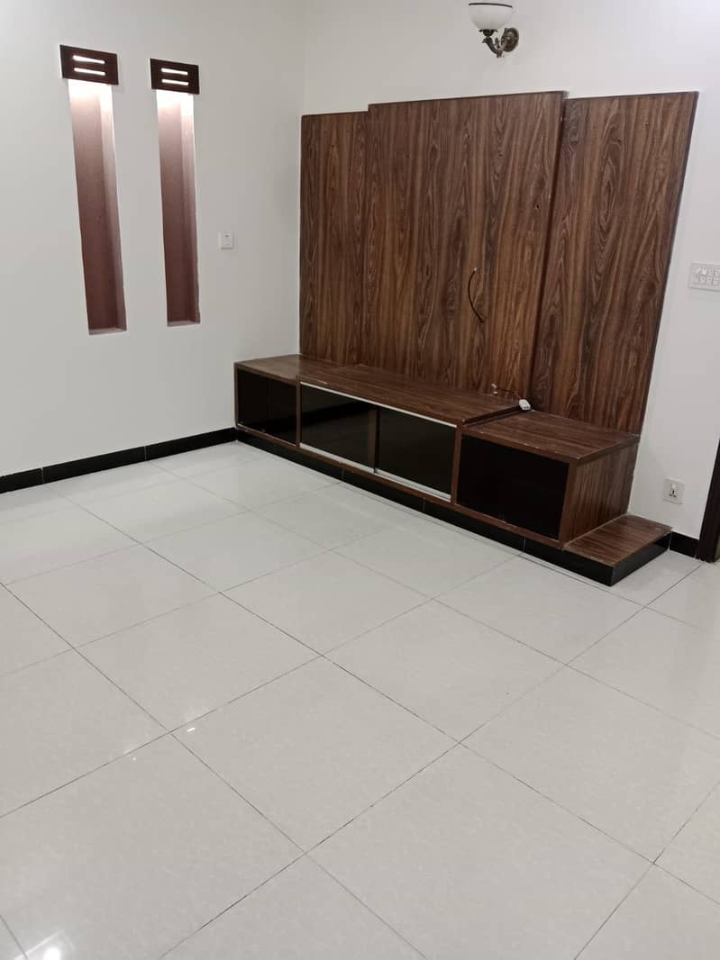 WAPDA TOWN USED BUT VERY GOOD CONDITION HOUSE IS AVAILABLE FOR SALE 24