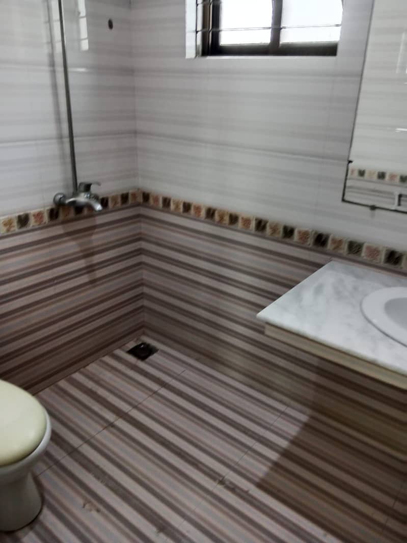 WAPDA TOWN USED BUT VERY GOOD CONDITION HOUSE IS AVAILABLE FOR SALE 30