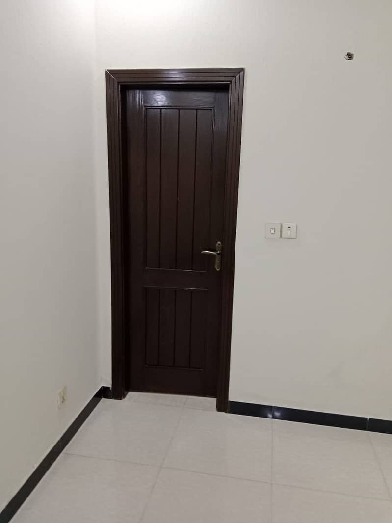 WAPDA TOWN USED BUT VERY GOOD CONDITION HOUSE IS AVAILABLE FOR SALE 43