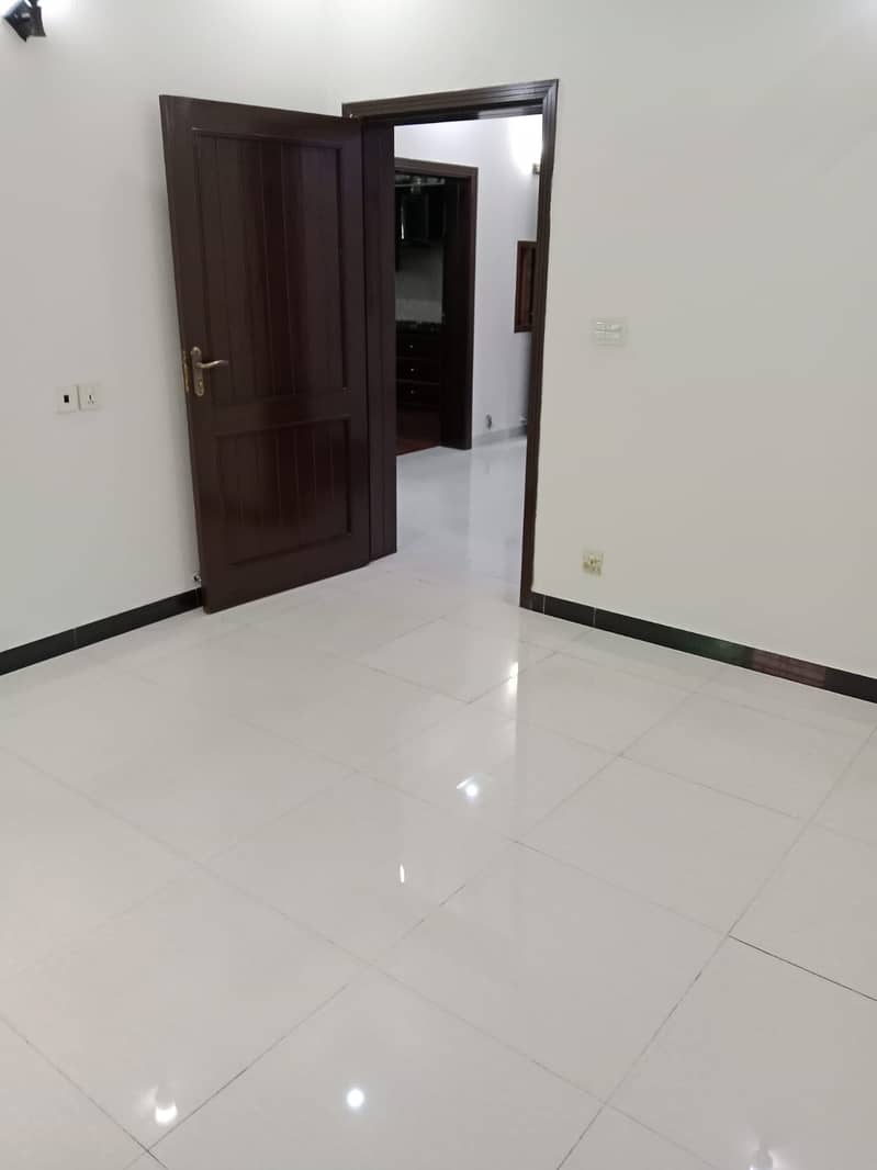 WAPDA TOWN USED BUT VERY GOOD CONDITION HOUSE IS AVAILABLE FOR SALE 44