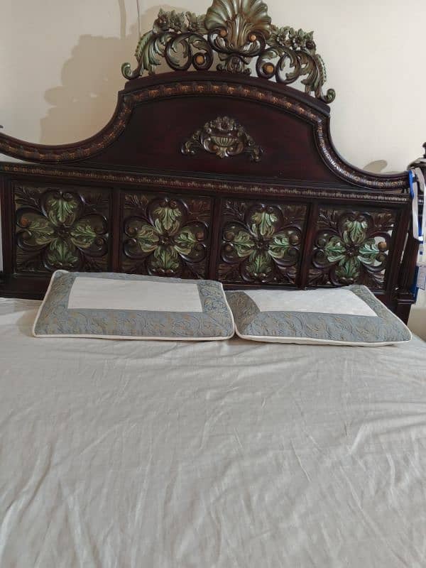 1 master bed, 1 dressing table and 2 side tables 0