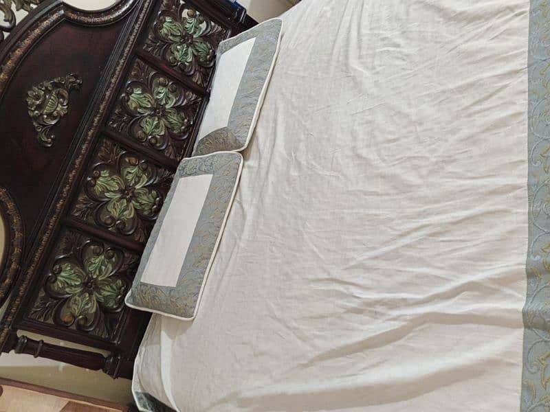 1 master bed, 1 dressing table and 2 side tables 2