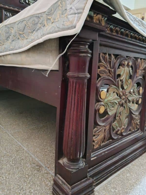 1 master bed, 1 dressing table and 2 side tables 4