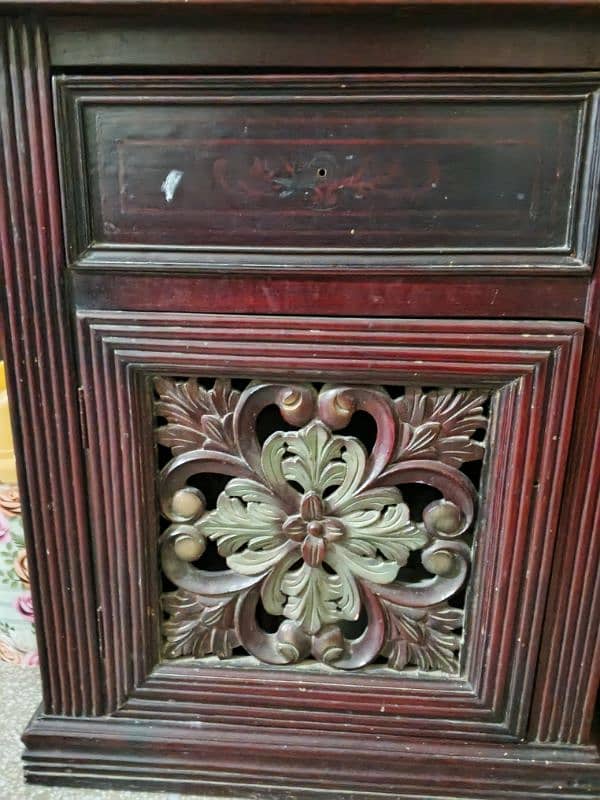 1 master bed, 1 dressing table and 2 side tables 7