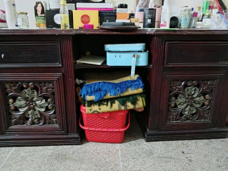 1 master bed, 1 dressing table and 2 side tables 8