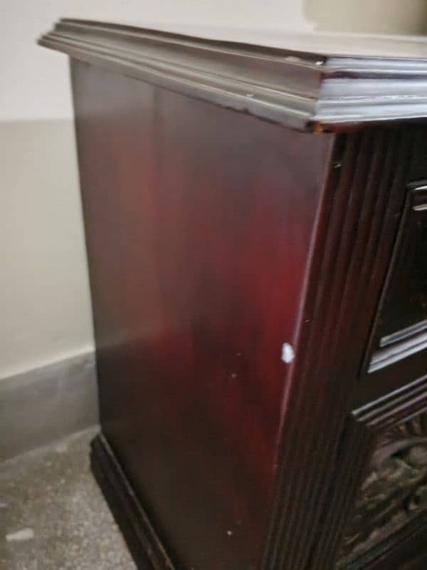 1 master bed, 1 dressing table and 2 side tables 10