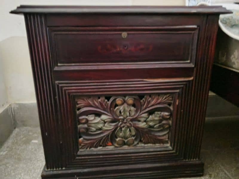 1 master bed, 1 dressing table and 2 side tables 11