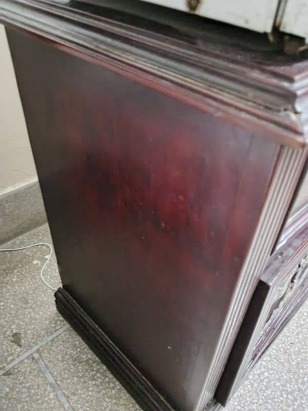 1 master bed, 1 dressing table and 2 side tables 12