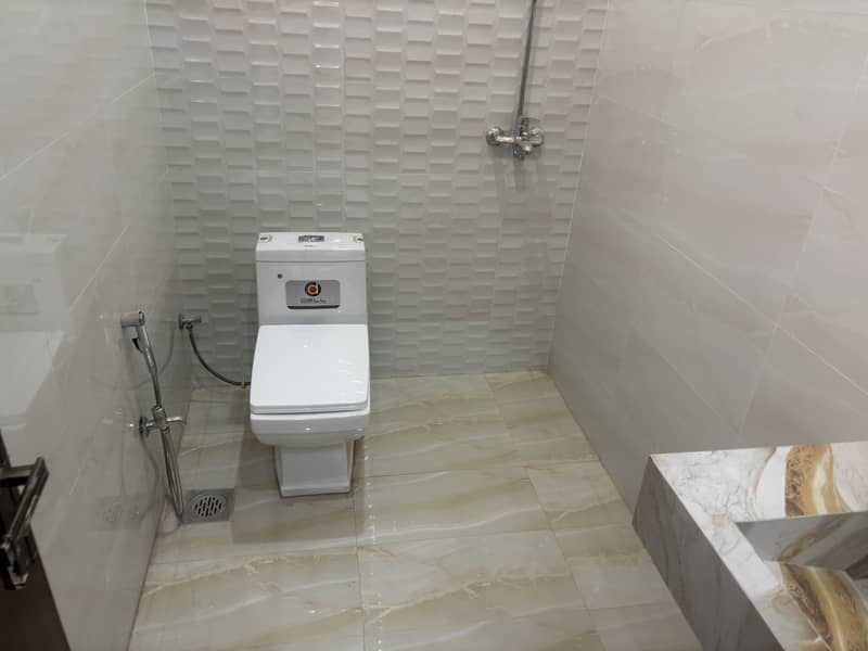 10 MARLA HOUSE IN DHA RAHBAR IS AVAILABLE FOR RENT 5