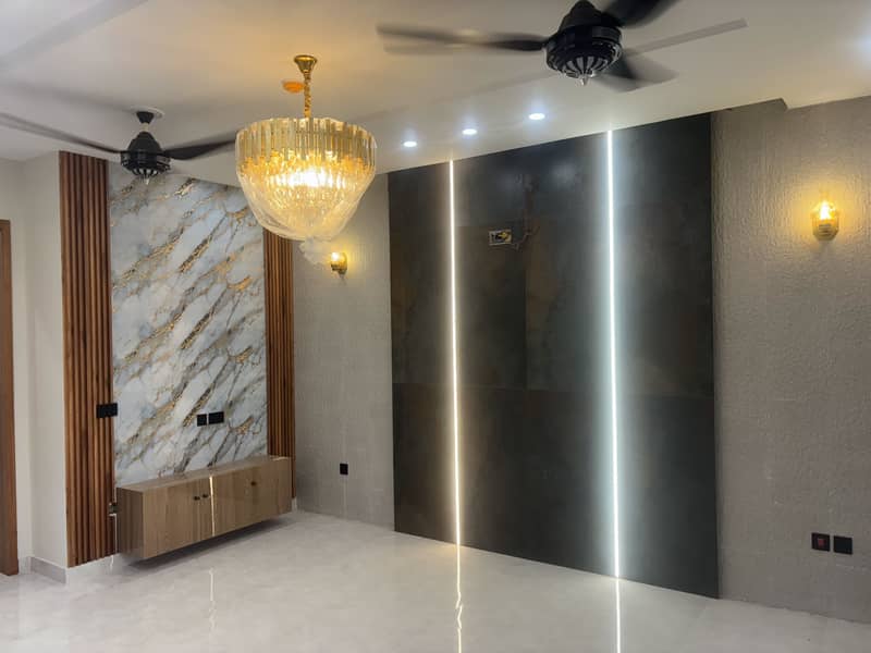DHA RAHBAR 10 MARLA MODREN STYLE MOST BEAUTIFUL HOUSE AVAILABLE FOR SALE 5