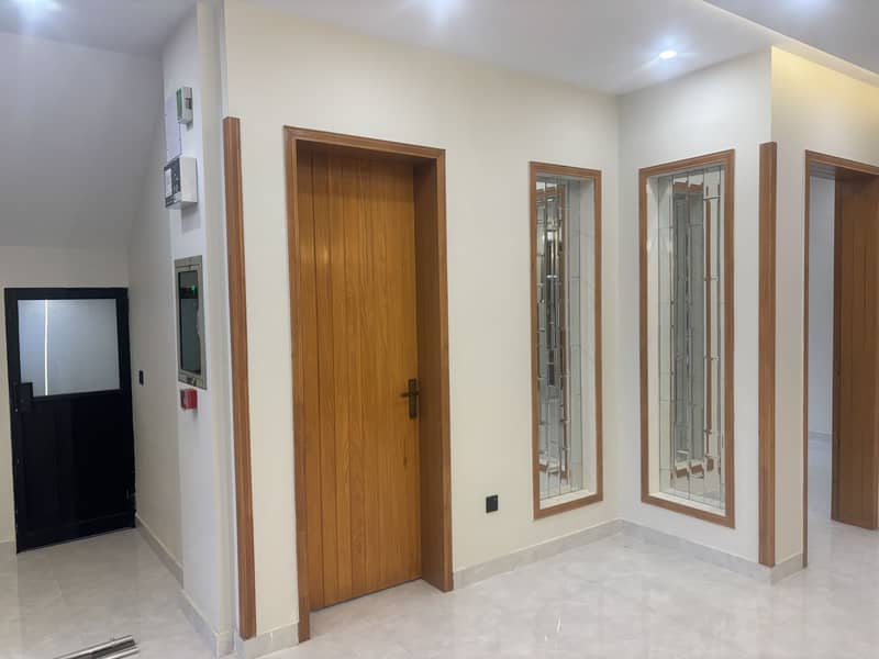 DHA RAHBAR 10 MARLA MODREN STYLE MOST BEAUTIFUL HOUSE AVAILABLE FOR SALE 10
