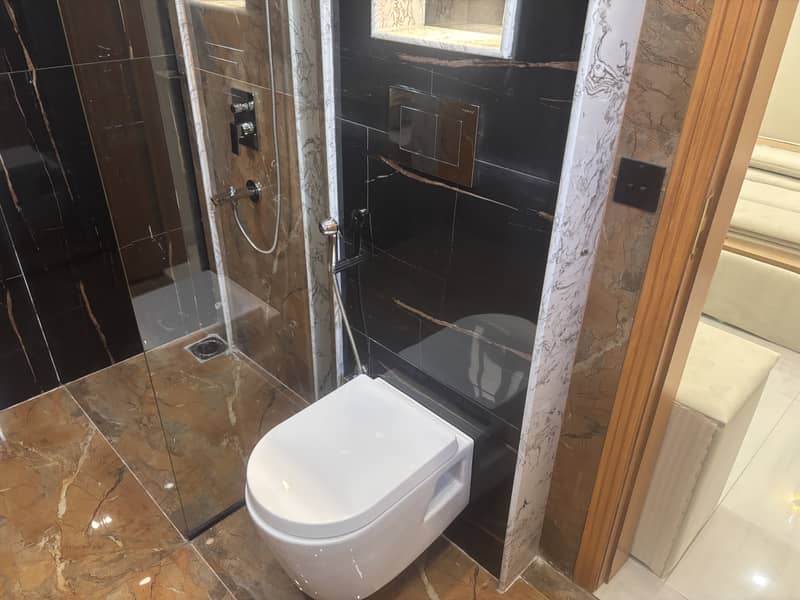 10 MARLA 5 BEDROOM HOUSE IN DHA PHASE 11 RAHBAR SECTOR 1 BLOCK EIS AVAILABLE FOR SALE 23
