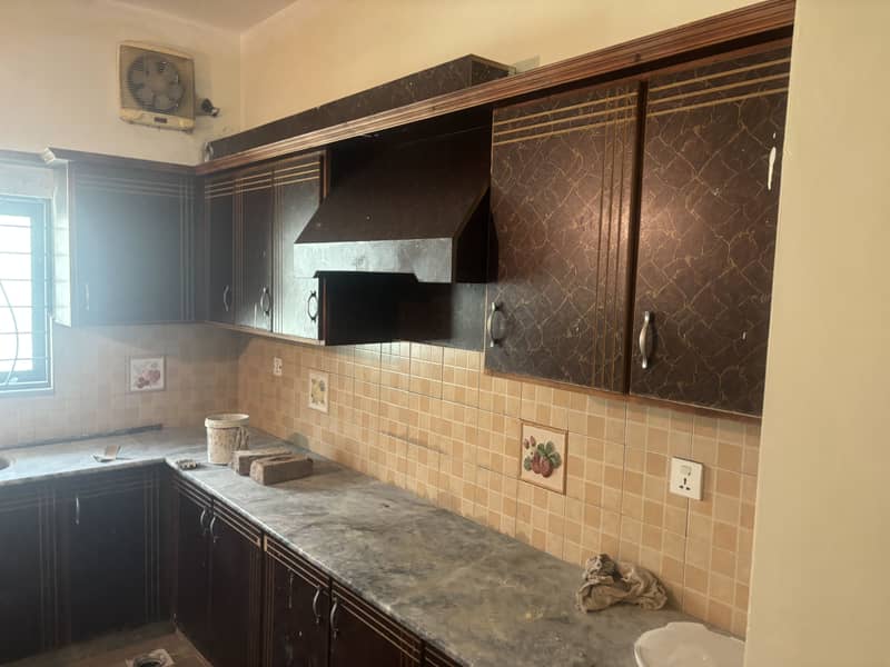 8 MARLA USED HOUSE BUT VERY GOOD CONDITION IS AVAILABLE FOR SALE 2