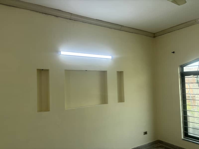 8 MARLA USED HOUSE BUT VERY GOOD CONDITION IS AVAILABLE FOR SALE 9