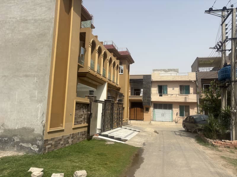8 MARLA USED HOUSE BUT VERY GOOD CONDITION IS AVAILABLE FOR SALE 10
