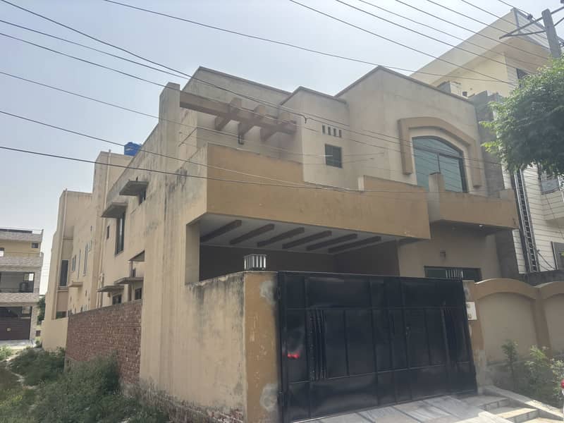 8 MARLA USED HOUSE BUT VERY GOOD CONDITION IS AVAILABLE FOR SALE 24