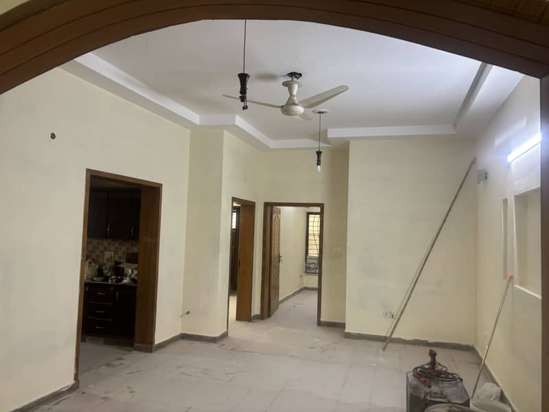 8 MARLA USED HOUSE BUT VERY GOOD CONDITION IS AVAILABLE FOR SALE 25