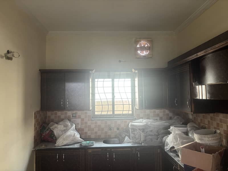 8 MARLA USED HOUSE BUT VERY GOOD CONDITION IS AVAILABLE FOR SALE 30