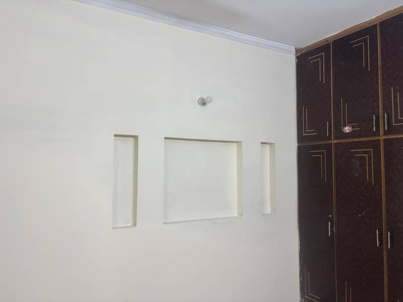 8 MARLA USED HOUSE BUT VERY GOOD CONDITION IS AVAILABLE FOR SALE 32