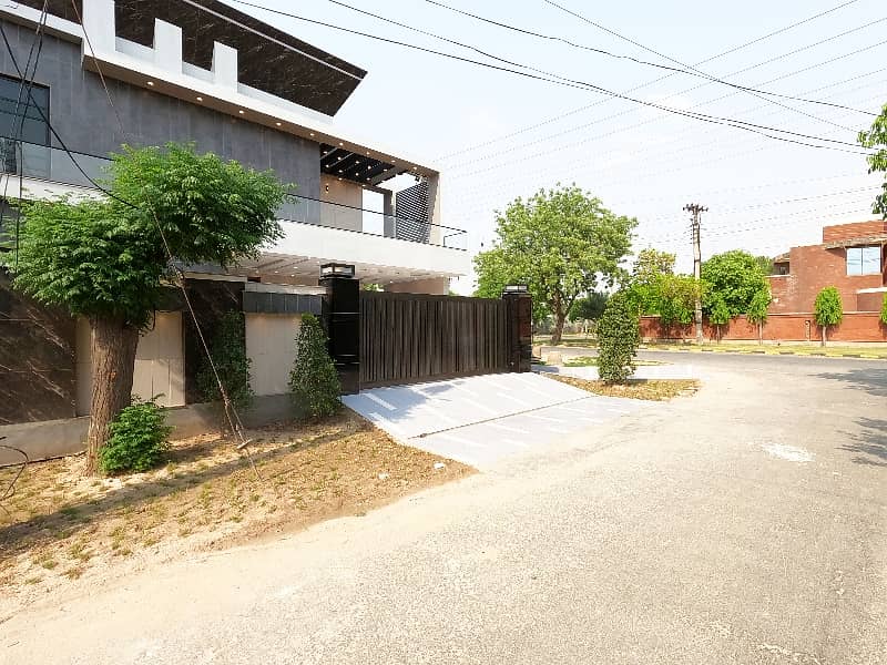 Prominently-Located Corner 1 Kanal House Available In Valencia - Block E 2