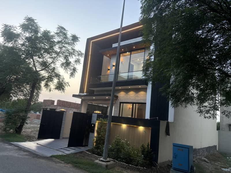 DHA RAHBAR BRAND NEW MODREN BEAUTIFUL HOUSE FOR SALE 40