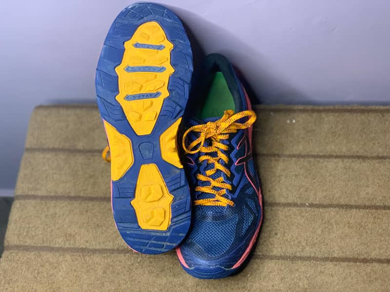 Asics orignal 100% size 7" UK only 1 pair 1