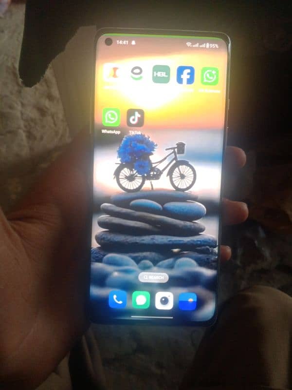 one plus 8 8/256 condition 9/10 back glass damaged 3