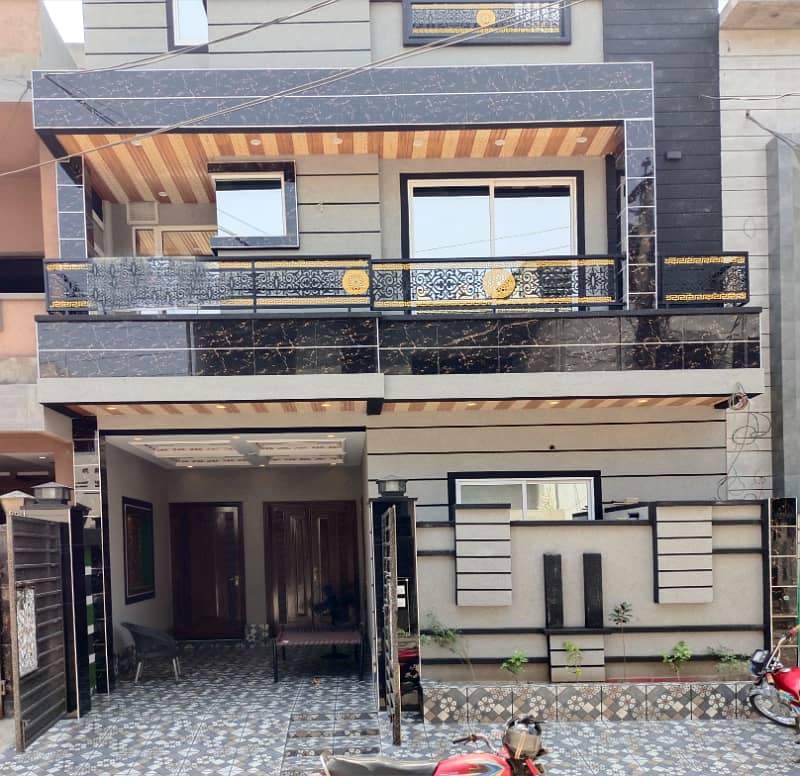 5 Marla Very Beautiful Luxury Brand New Moderan Desing House For SALE In Johar Town Super Hot Location 0