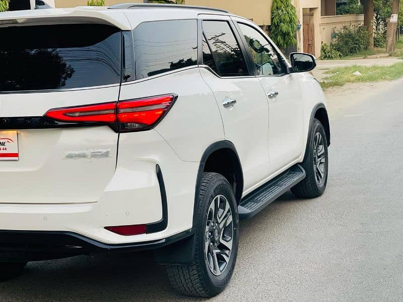 Total Geniune Toyota Fortuner Legender 2022 Model 4