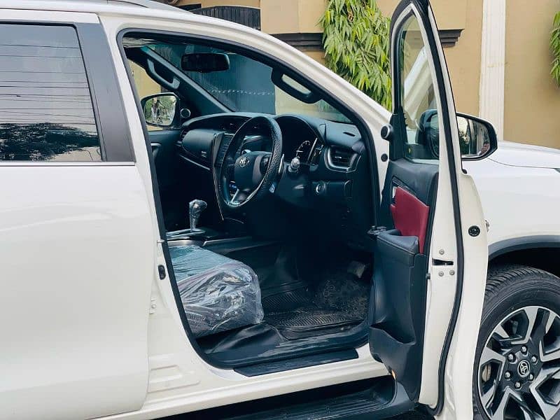 Total Geniune Toyota Fortuner Legender 2022 Model 9