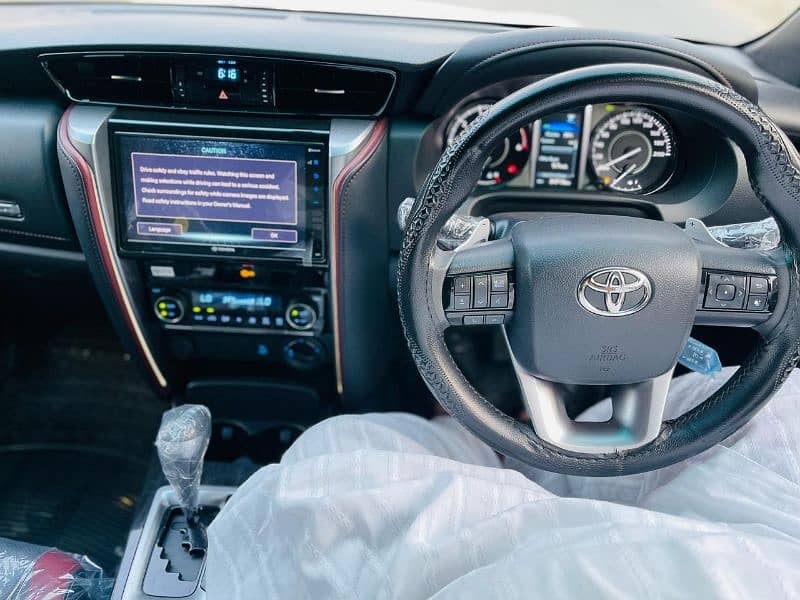 Total Geniune Toyota Fortuner Legender 2022 Model 10