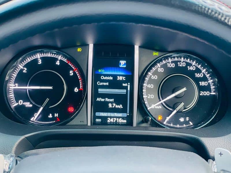 Total Geniune Toyota Fortuner Legender 2022 Model 11