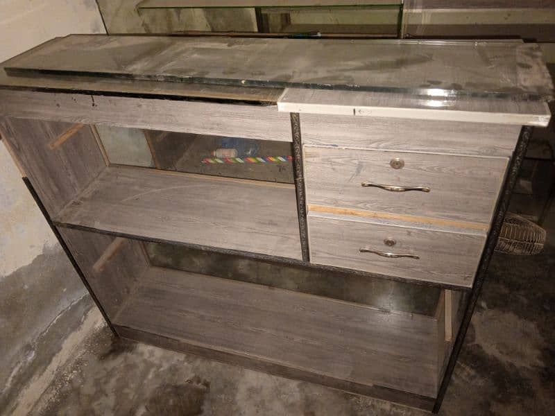 front counter/ display counter 11