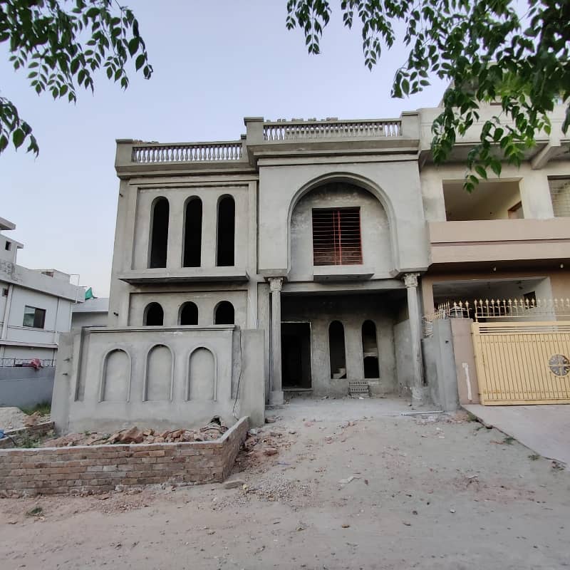 Park Facing Brand New 7 Marla Double Story House For Sale, Finishing Chal Rahi He 1 Ya 2 Week Me Ho Jyee Gi Mukamal 1